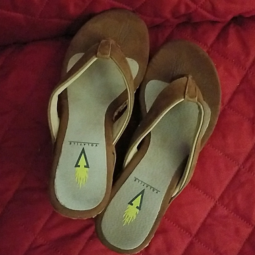 Volatile flip flops